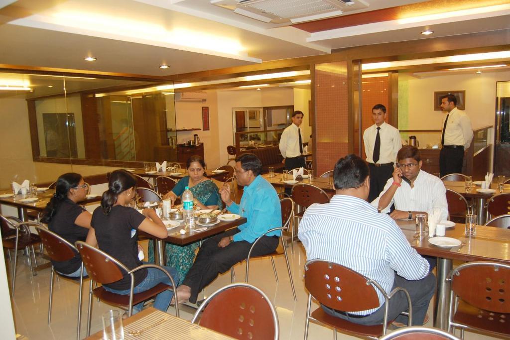 Hotel Bhagyalaxmi Shirdi Exterior foto